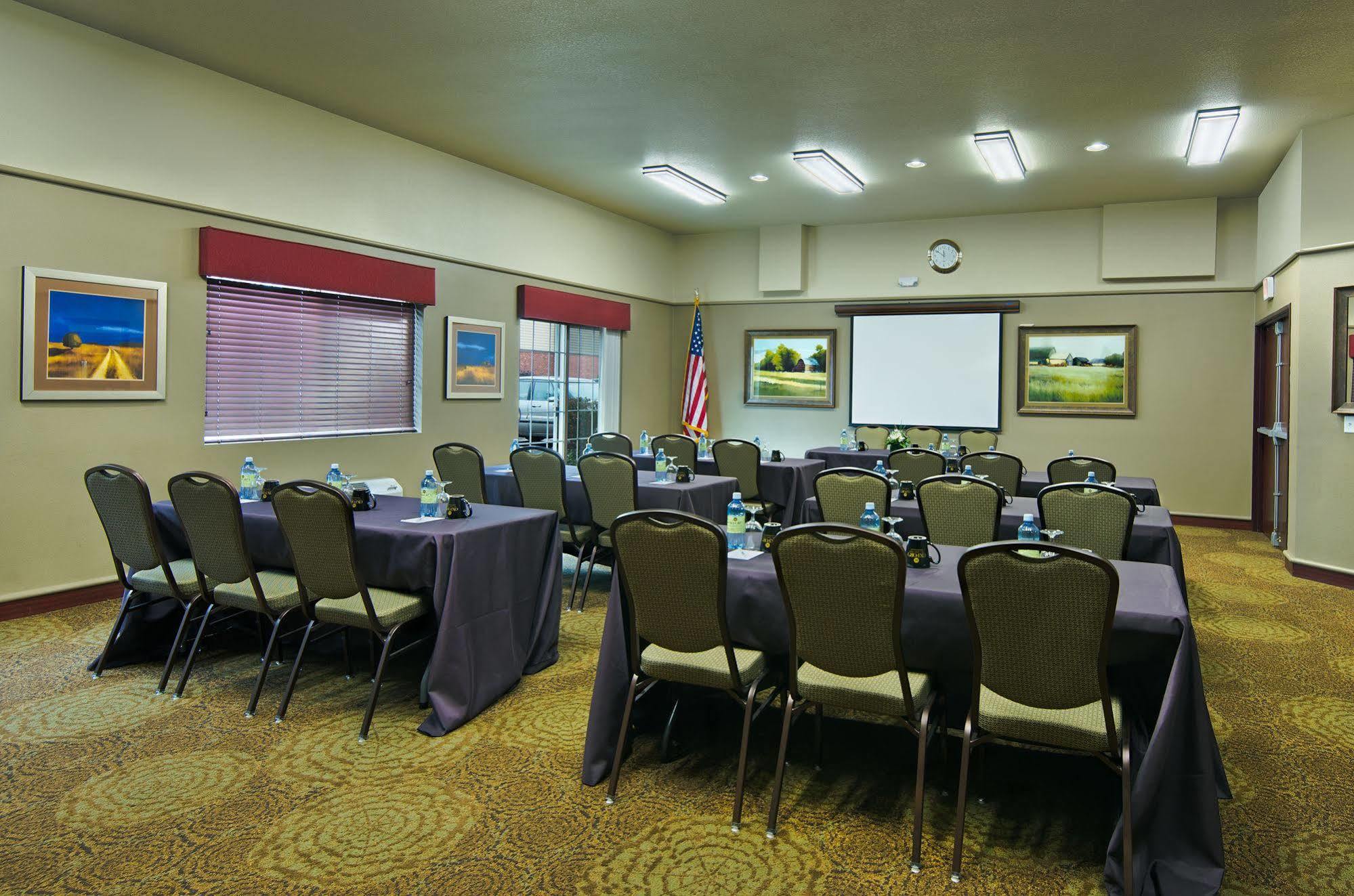 Oxford Suites Hermiston Εξωτερικό φωτογραφία