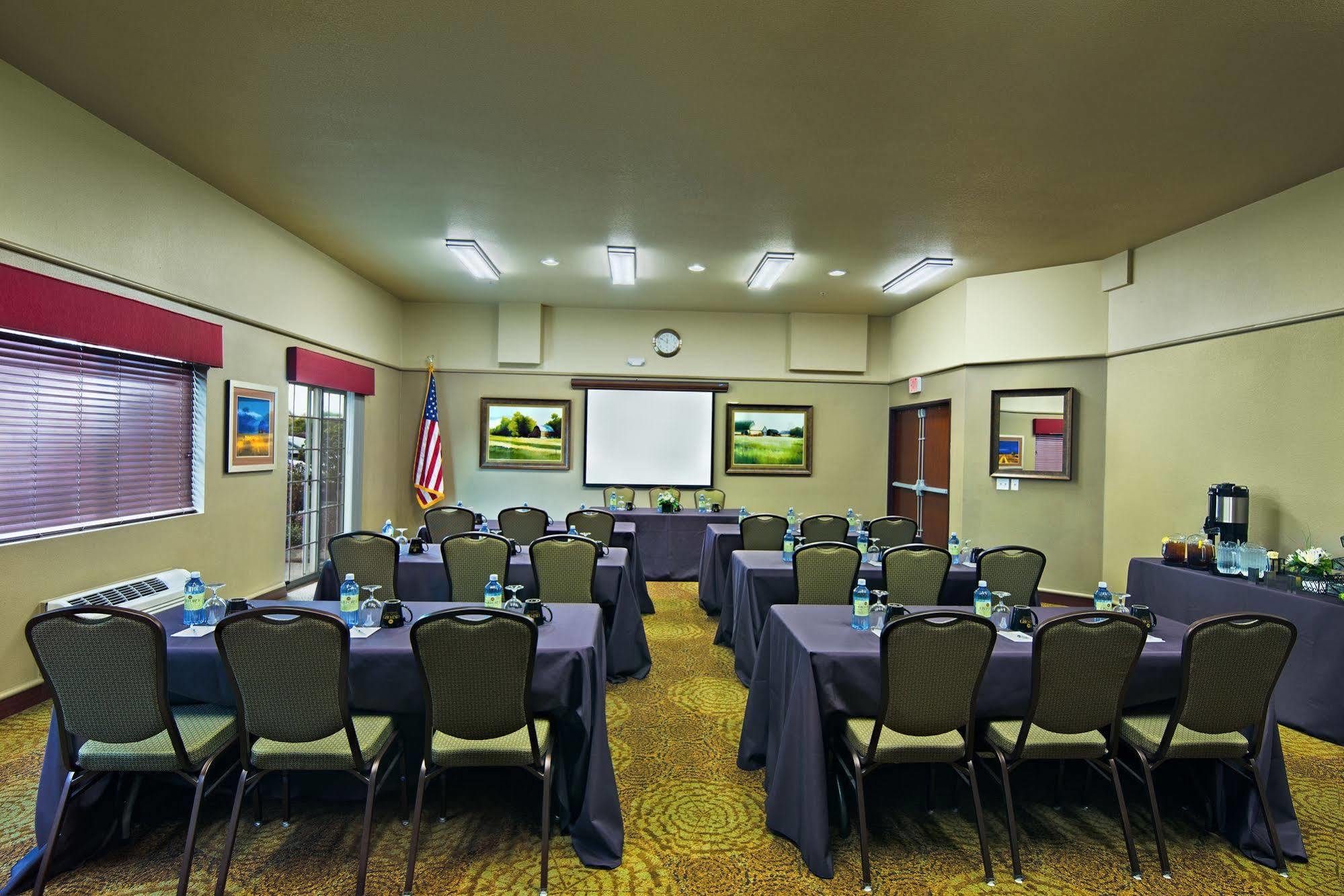 Oxford Suites Hermiston Εξωτερικό φωτογραφία