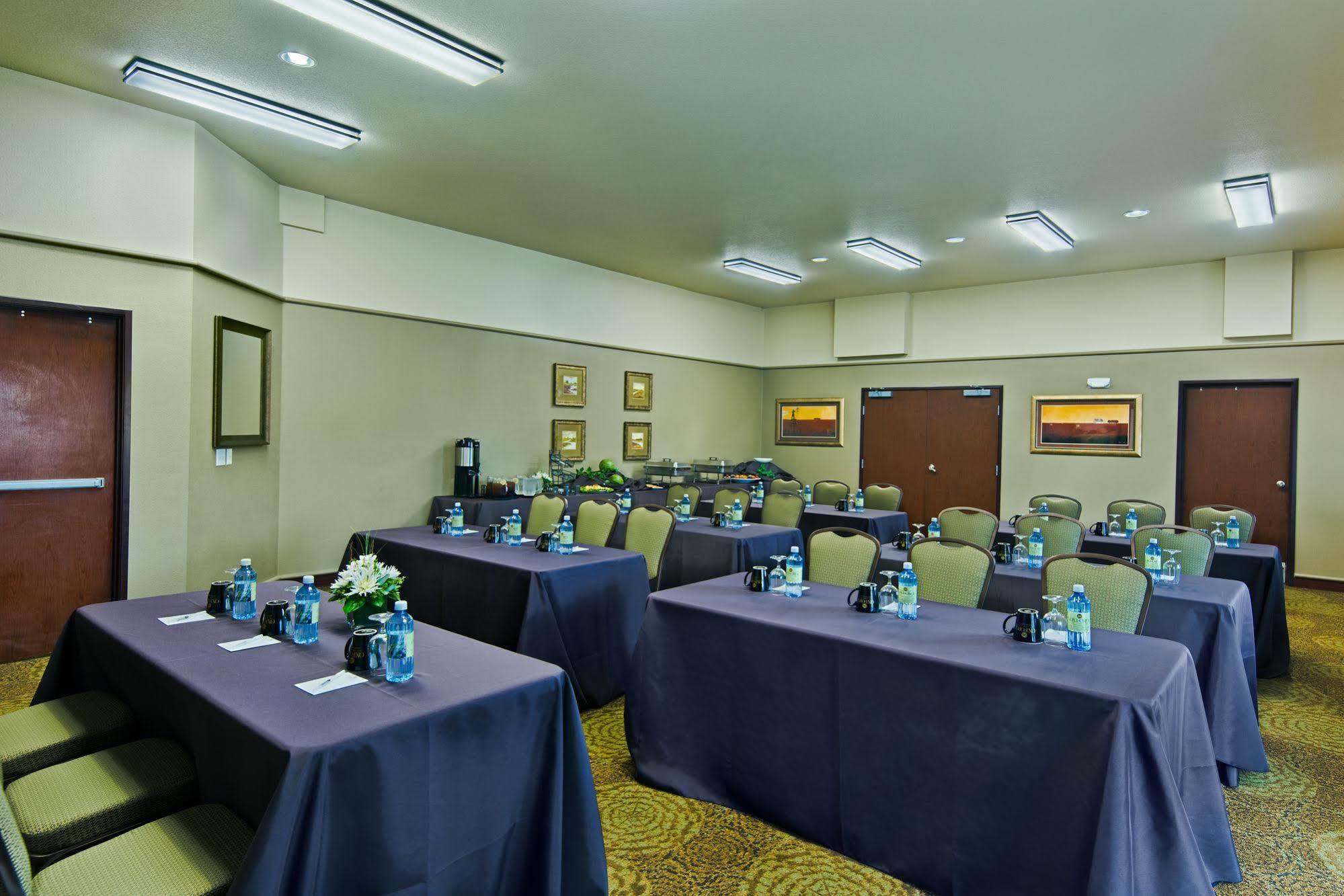 Oxford Suites Hermiston Εξωτερικό φωτογραφία