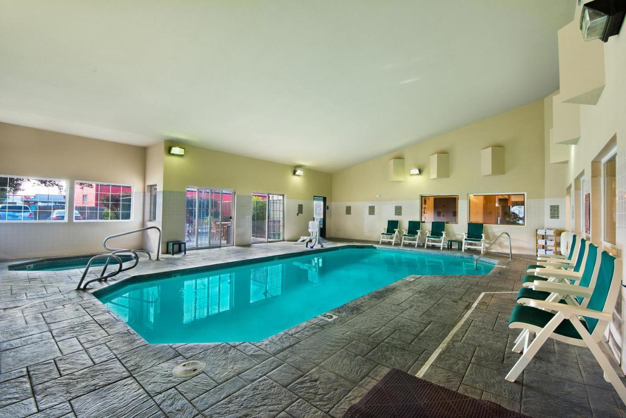 Oxford Suites Hermiston Εξωτερικό φωτογραφία